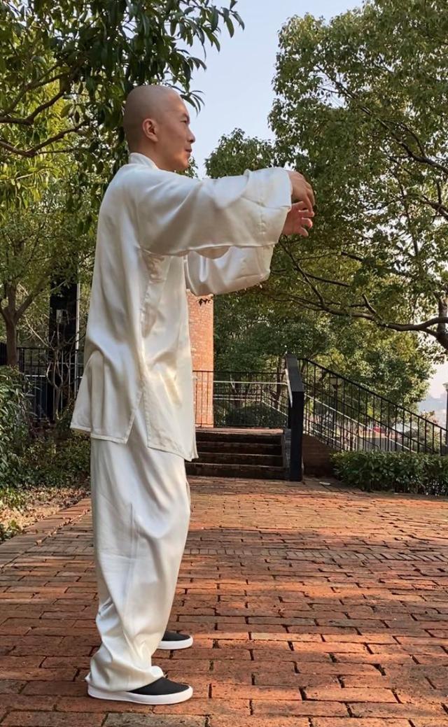 王处一显神通,王处一独立守神桩