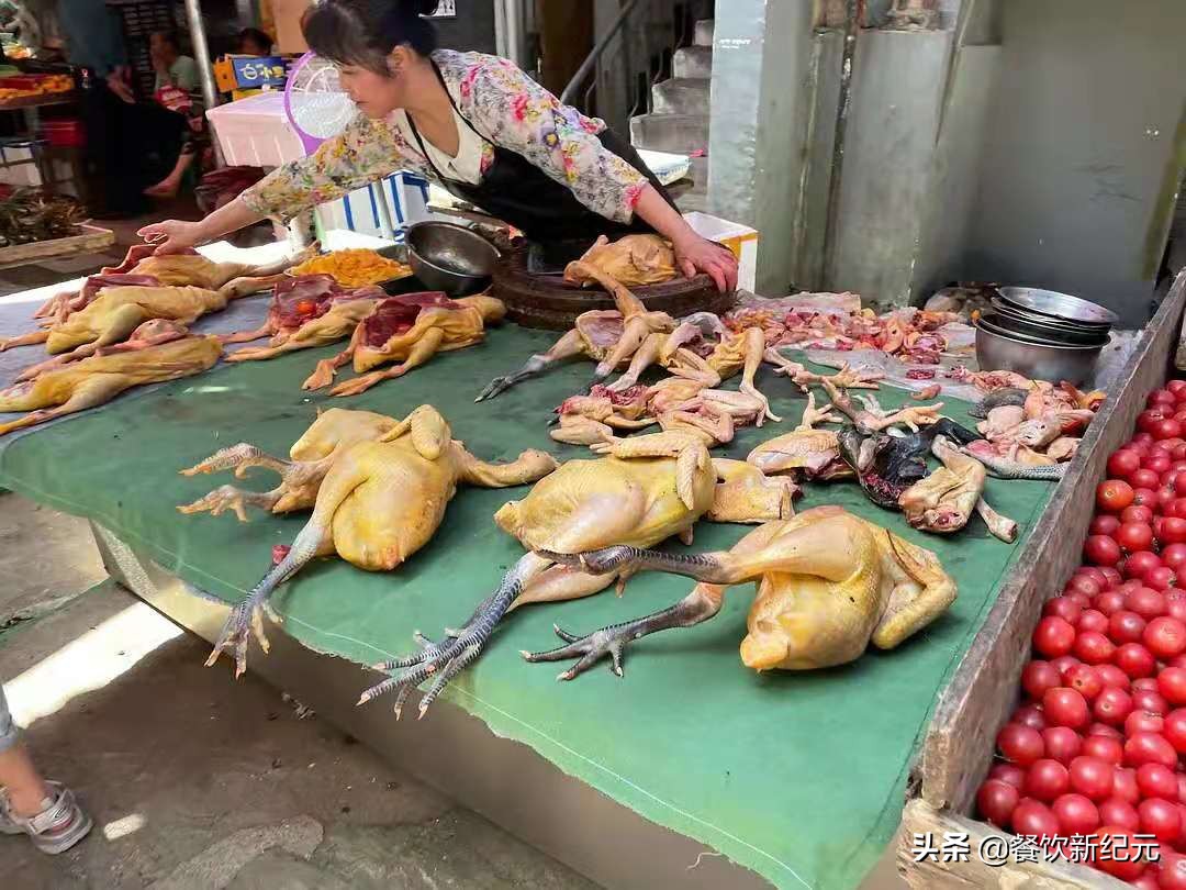 带北方朋友在南方菜市场买菜视频,带着东北朋友去赶集