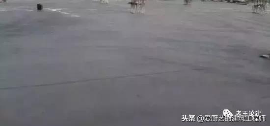 把控混凝土强度,浇混凝土板面平整的方法