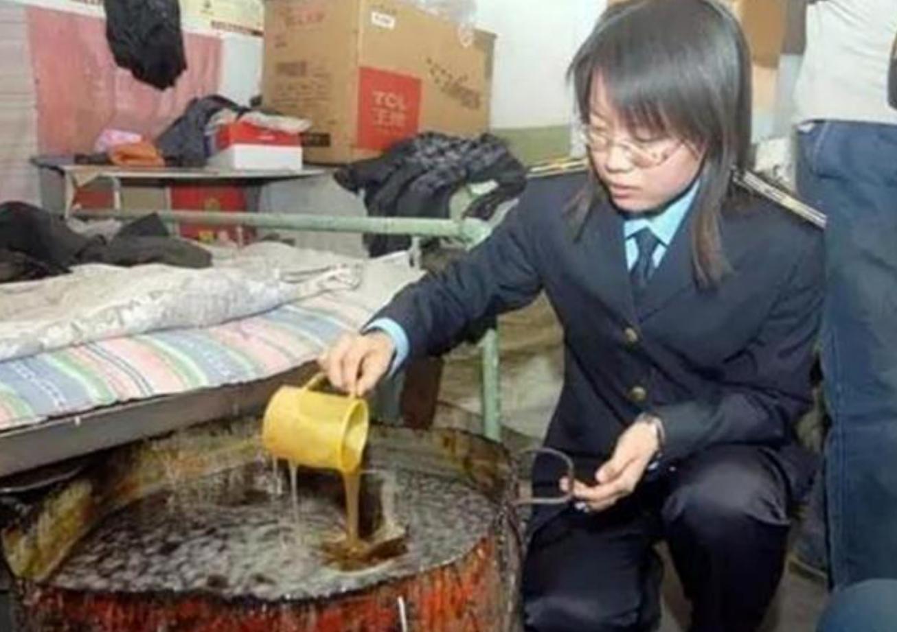 比地沟油还脏的食物建议不吃,央视曝光小孩吃地沟油