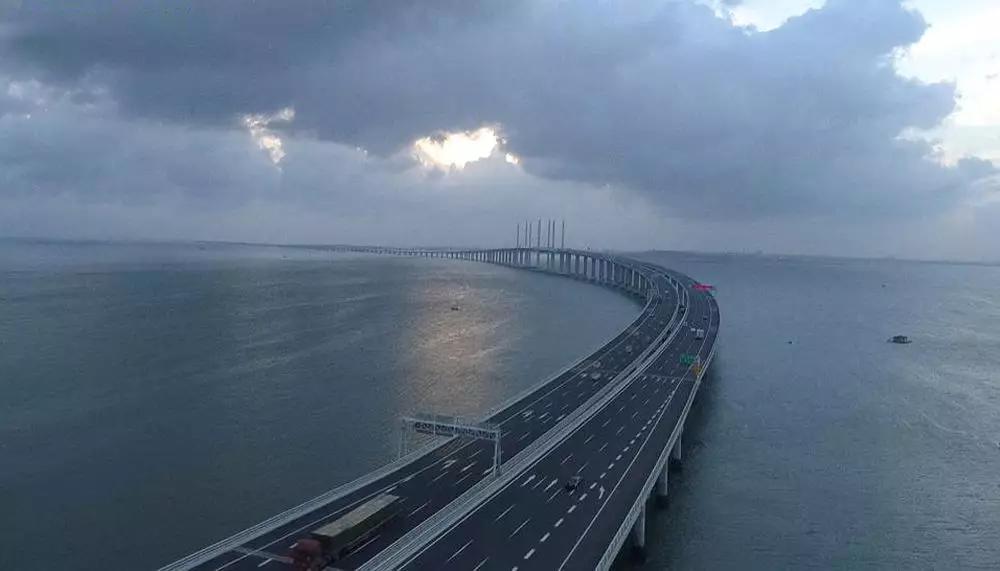 9个小时建一座火车站：吓懵老外的“中国速度”，却把我看哭了