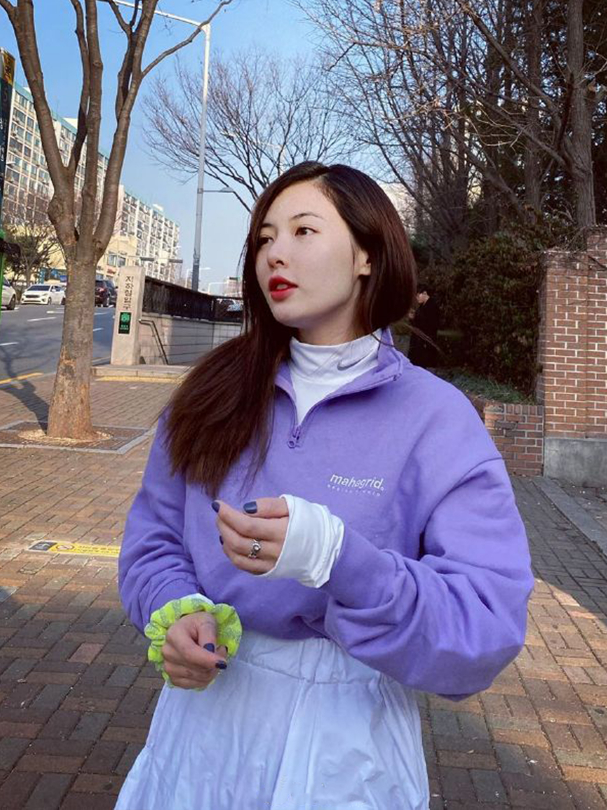 泫雅私服高清图片,泫雅晒照穿休闲风难掩好身材