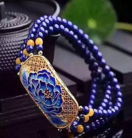 色如点黛，璨若星辰的青金石