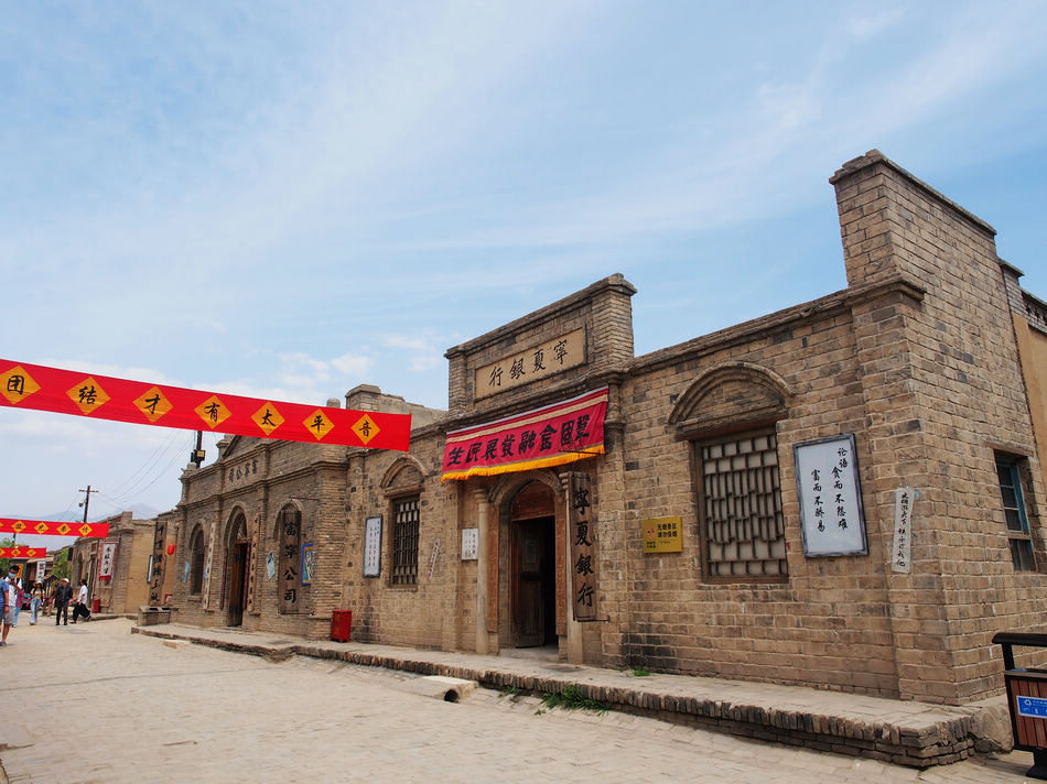 跟着星爷和老谋子的电影，去逛这座大名鼎鼎的西北影视城堡