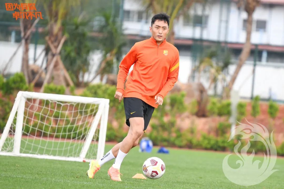 赛前团队热身投篮训练,武汉队第二场热身赛