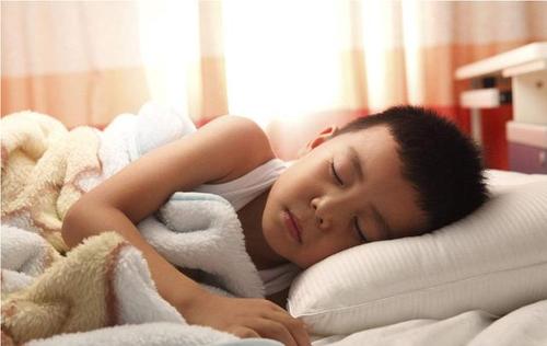 10岁男孩“遗精”两次，医生预测，孩子身高可能不会超过1米6