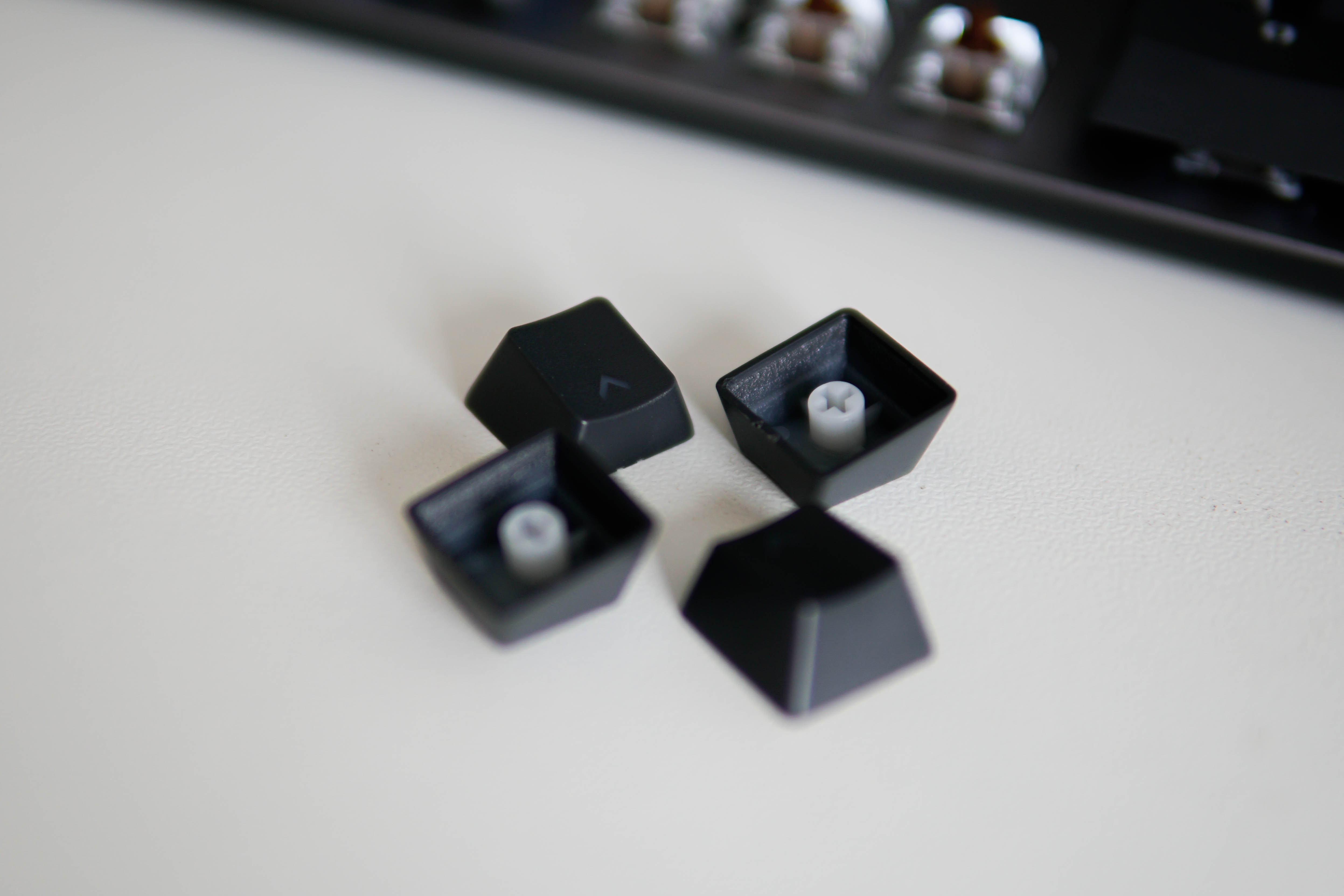 罗技k845玩游戏买ttc还是cherry,罗技k845背光机械键盘开箱体验