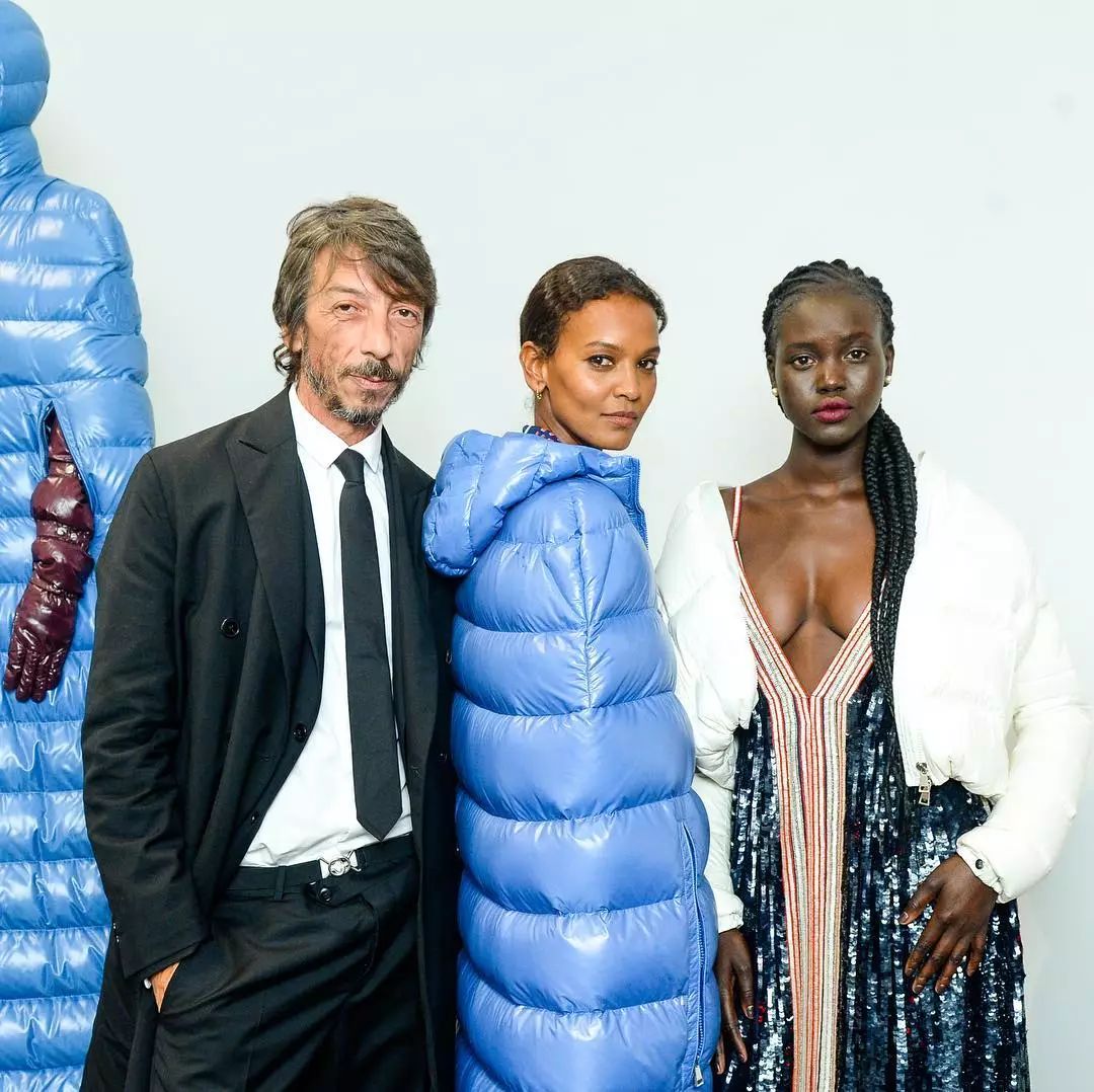 双十一大牌羽绒服打折,双十一购物狂欢节冲锋衣冬