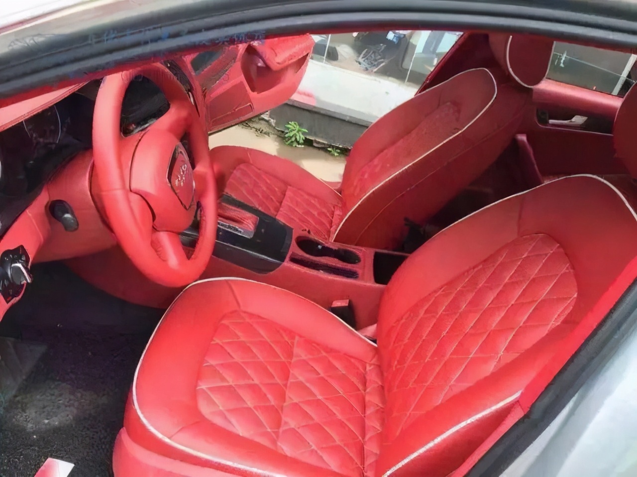 4s店送的装潢免费吗,4s店送的终身装潢该不该买