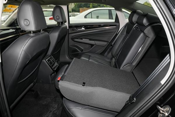 帕萨特1.4商务版真实价格,家用车价格便宜性价比高