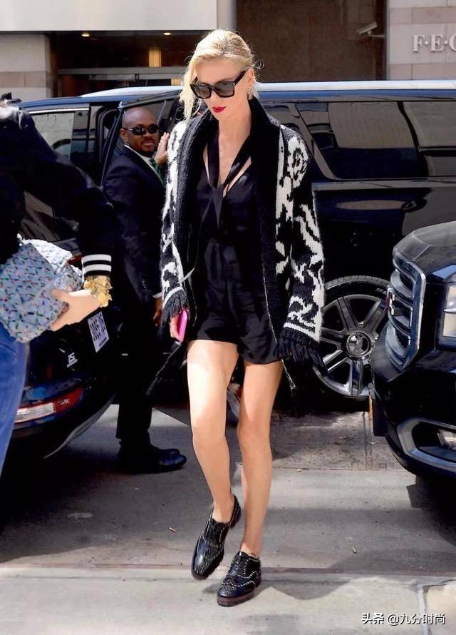 最近大火的“布洛克鞋”,居然可以这么时髦百搭!配裙子裤子都美