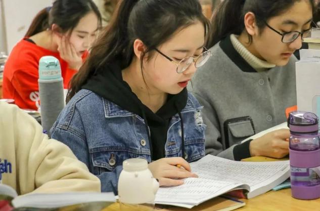 扎堆叫“zixuan”的时代已过去，新起名方式接踵而来，老师很无奈