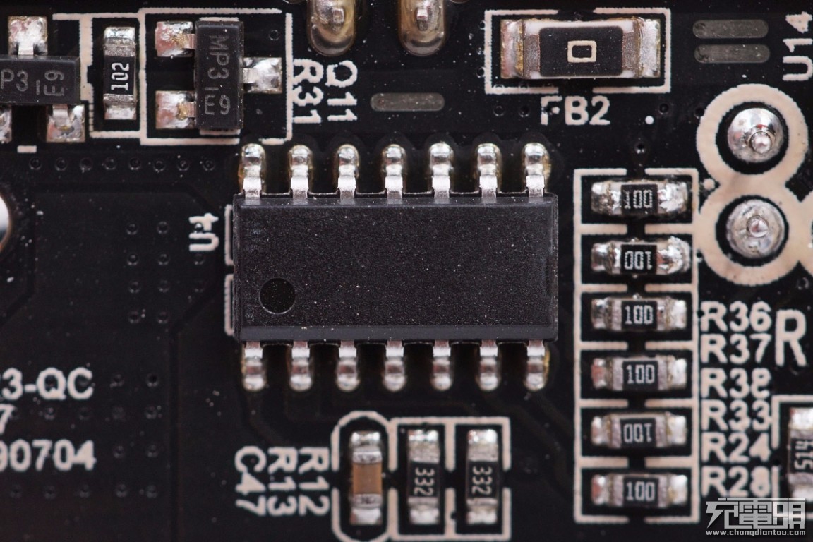 拆解aigo充电宝,aigo2000充电宝拆解