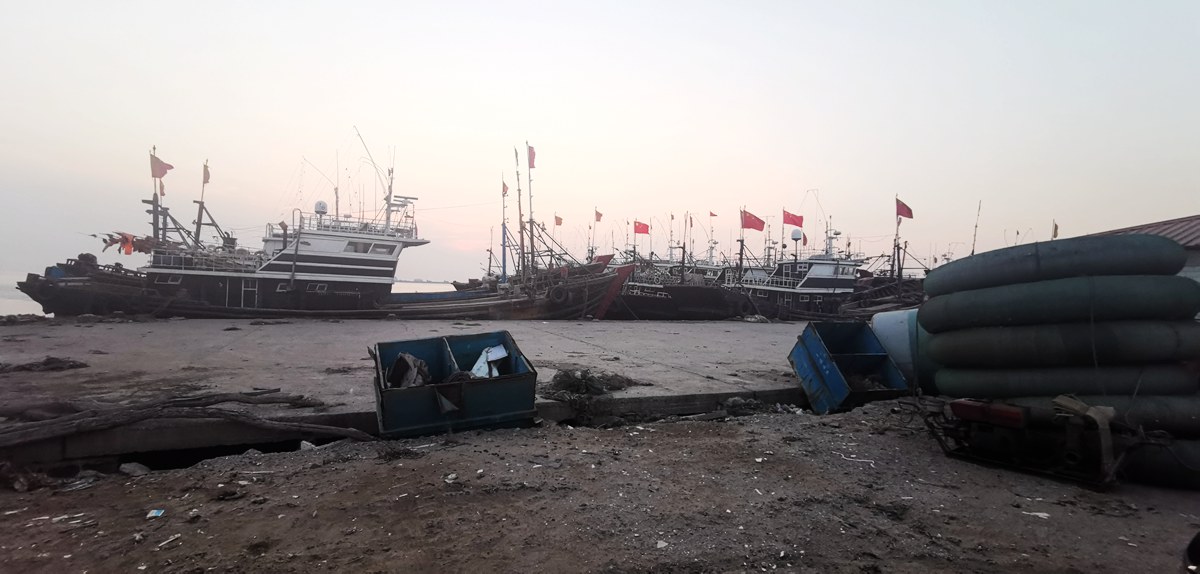 摄影：静静的渤海湾（捞鱼尖村渔船码头）