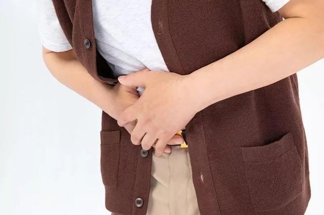 夏天藿香正气水涂在脚上太实用了,藿香正气水涂脚上可以治失眠吗