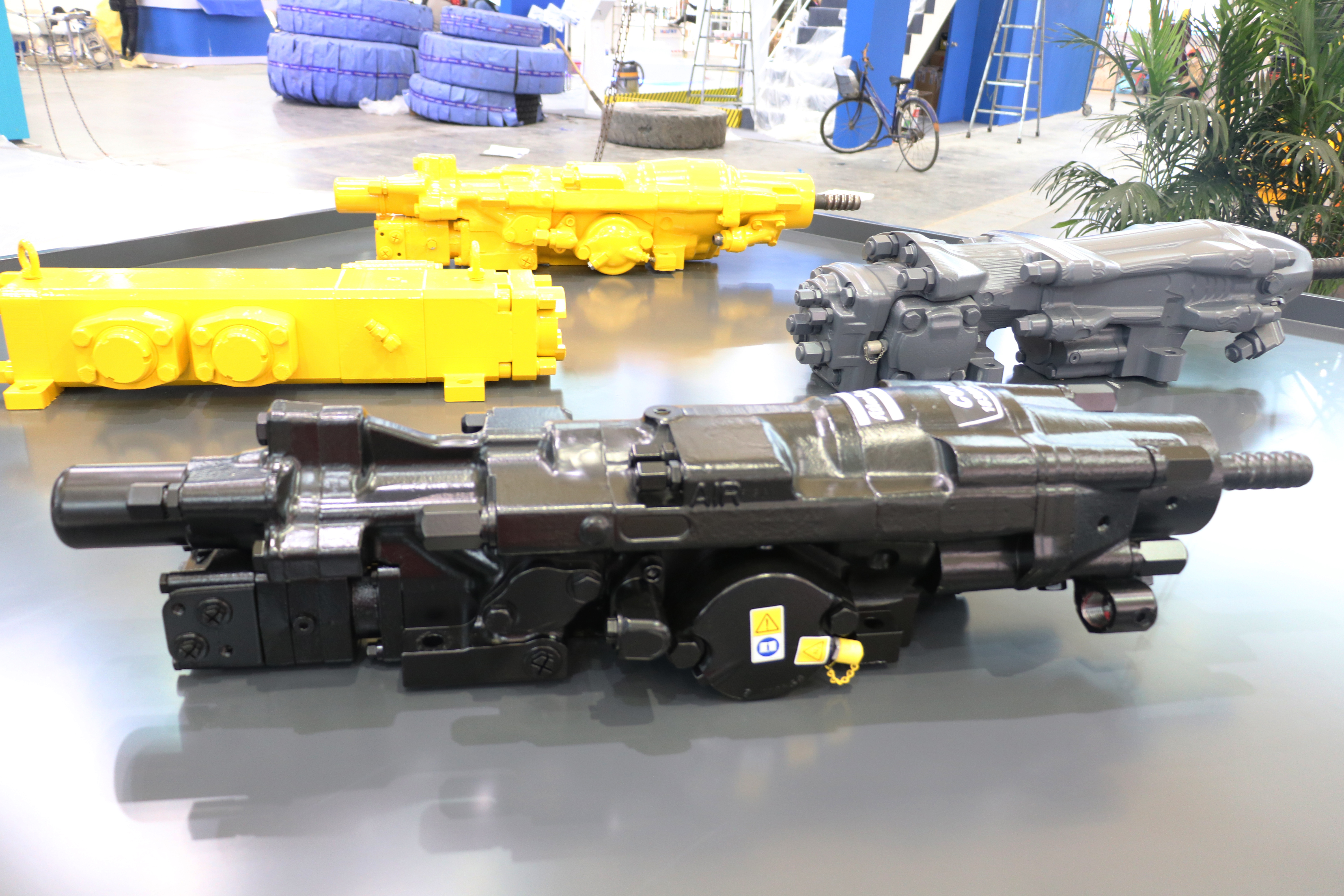 液压凿岩机钎尾润滑油的作用,油气润滑