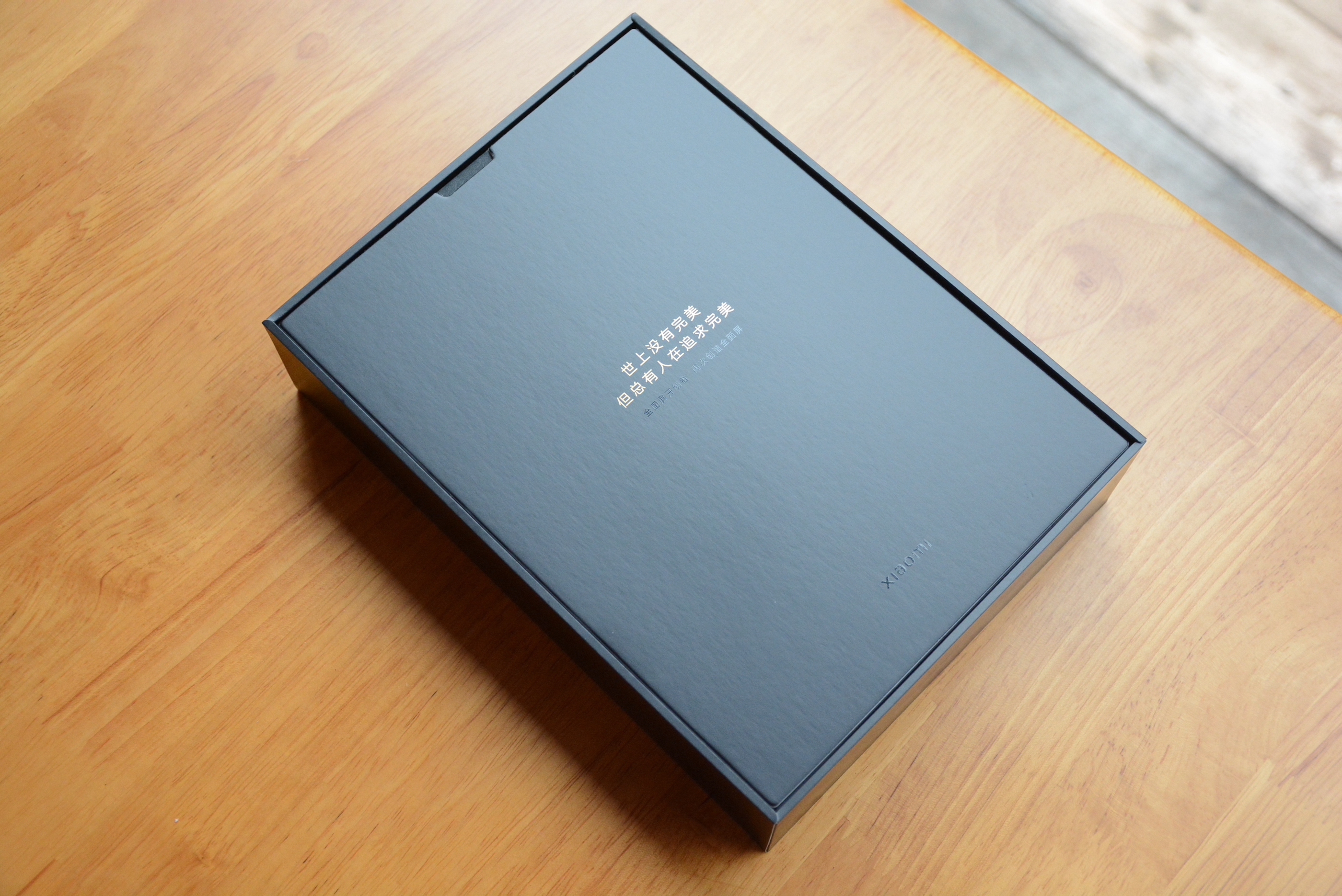 小米MIX4应该买陶瓷白？体验一天后才发现黑色才是真香