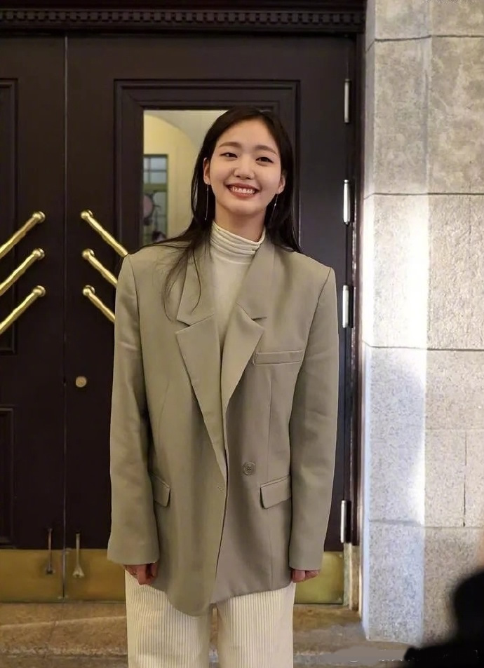 韩国美女银装,韩国金高银穿搭牛仔衬衫