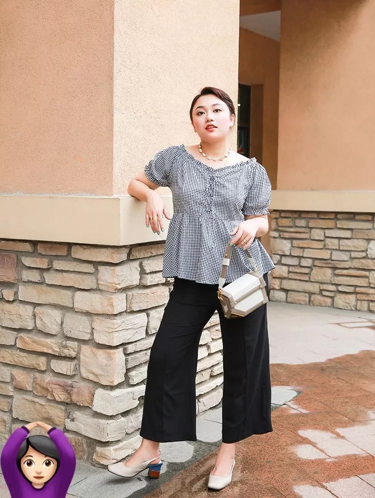 微胖女生穿搭如何扬长避短,微胖女生穿搭的四个技巧