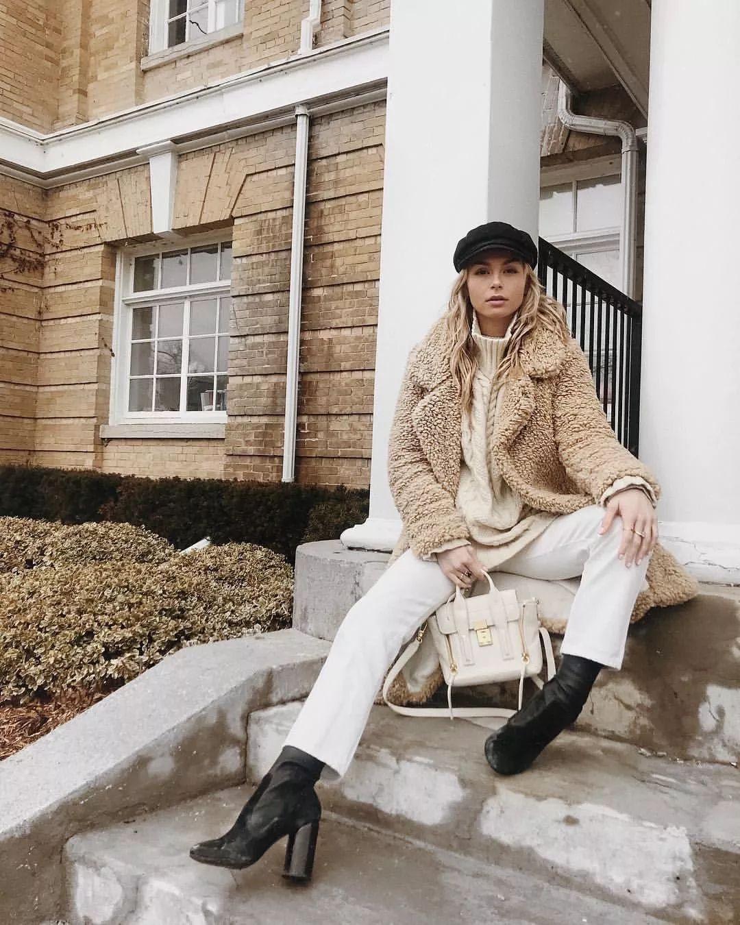 一条白裤子,搭配所有大衣!时髦精必备,给你整个冬天的高级感