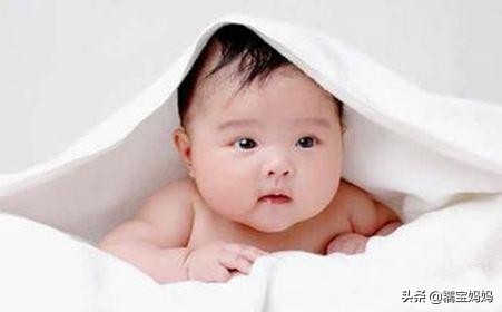 宝宝头型睡扁会不聪明吗,宝宝头型睡得好丑