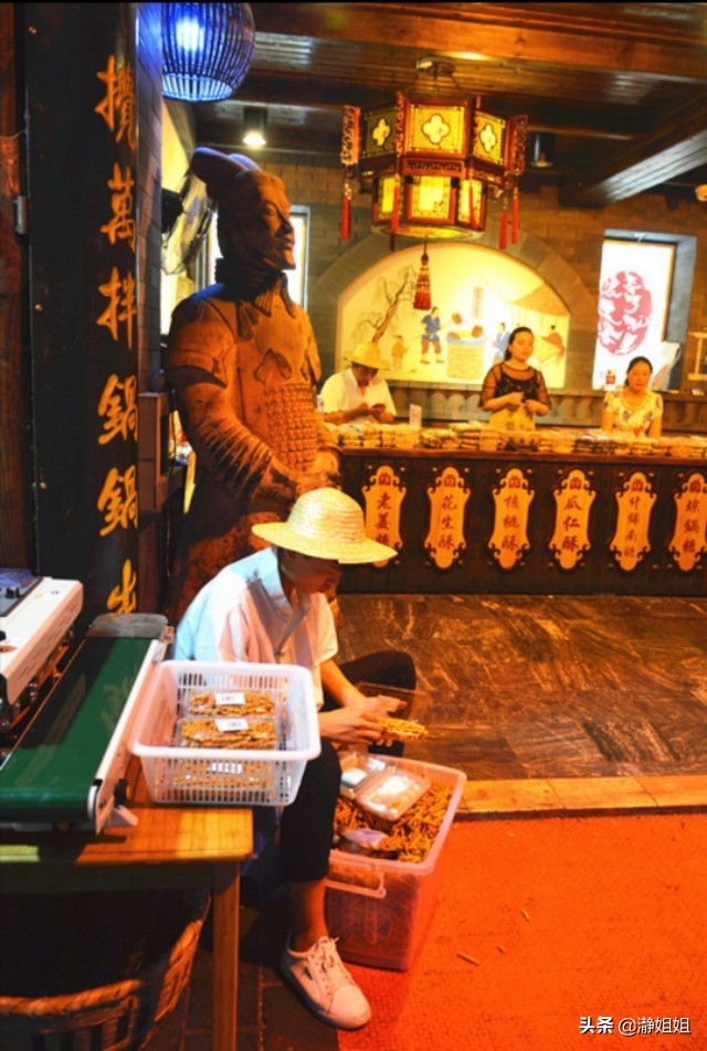 西安探店美食回民街,相约西安回民美食街