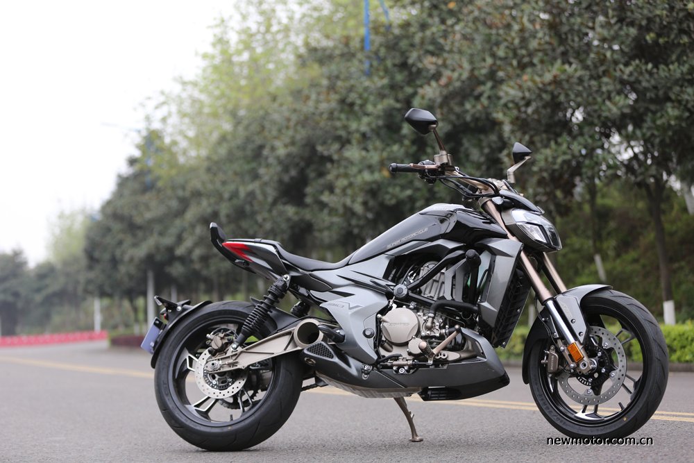 升仕310V试驾/多图:舒适好骑的运动太子车,标配ABS,全LED灯具