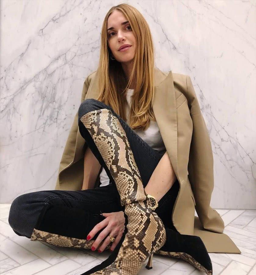 宽松裤子塞到靴子里的穿搭,最时髦的裤子配靴子