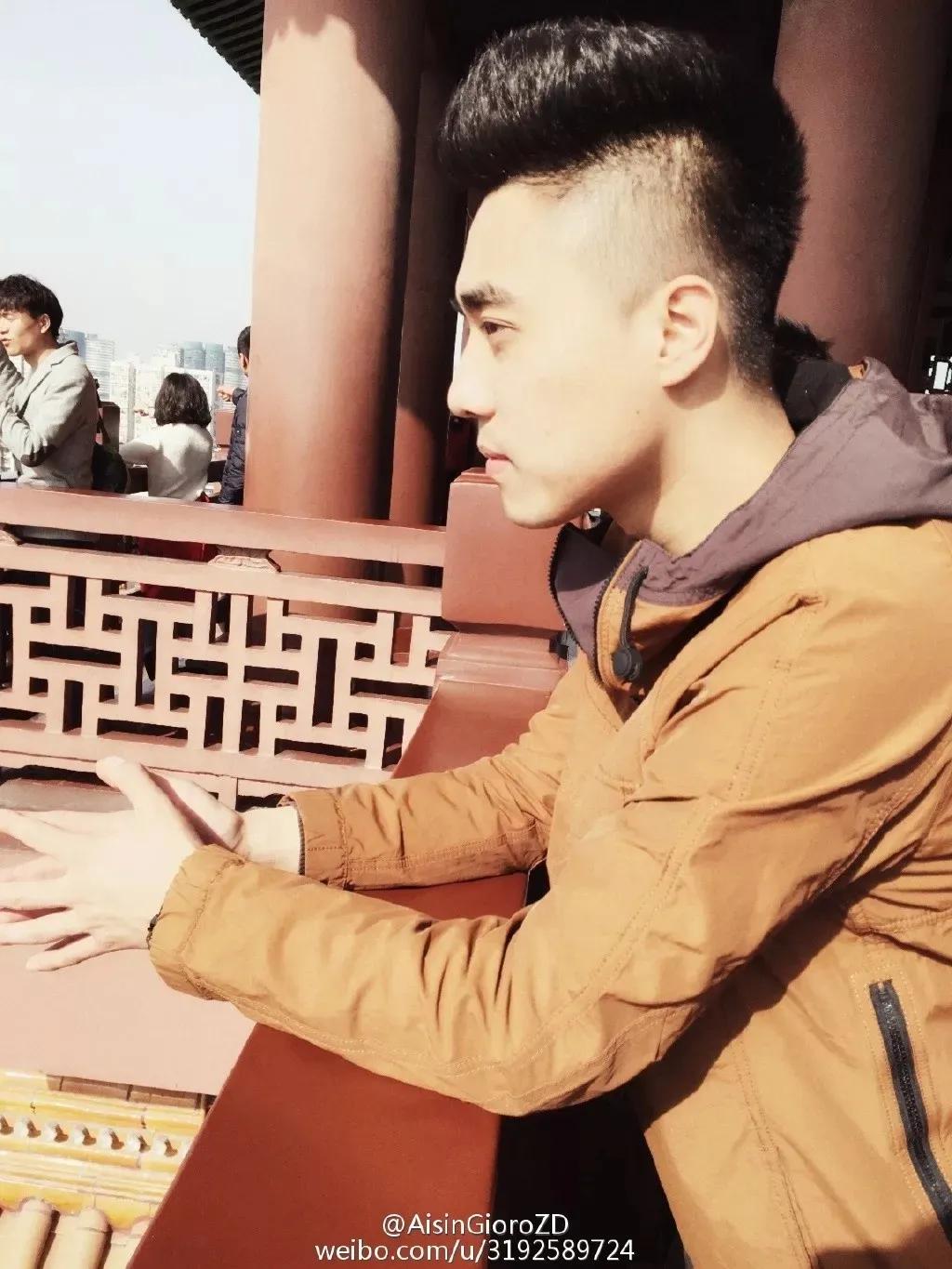 90后小伙用笔画画,九零后小伙靠画肖像漫画走红网络