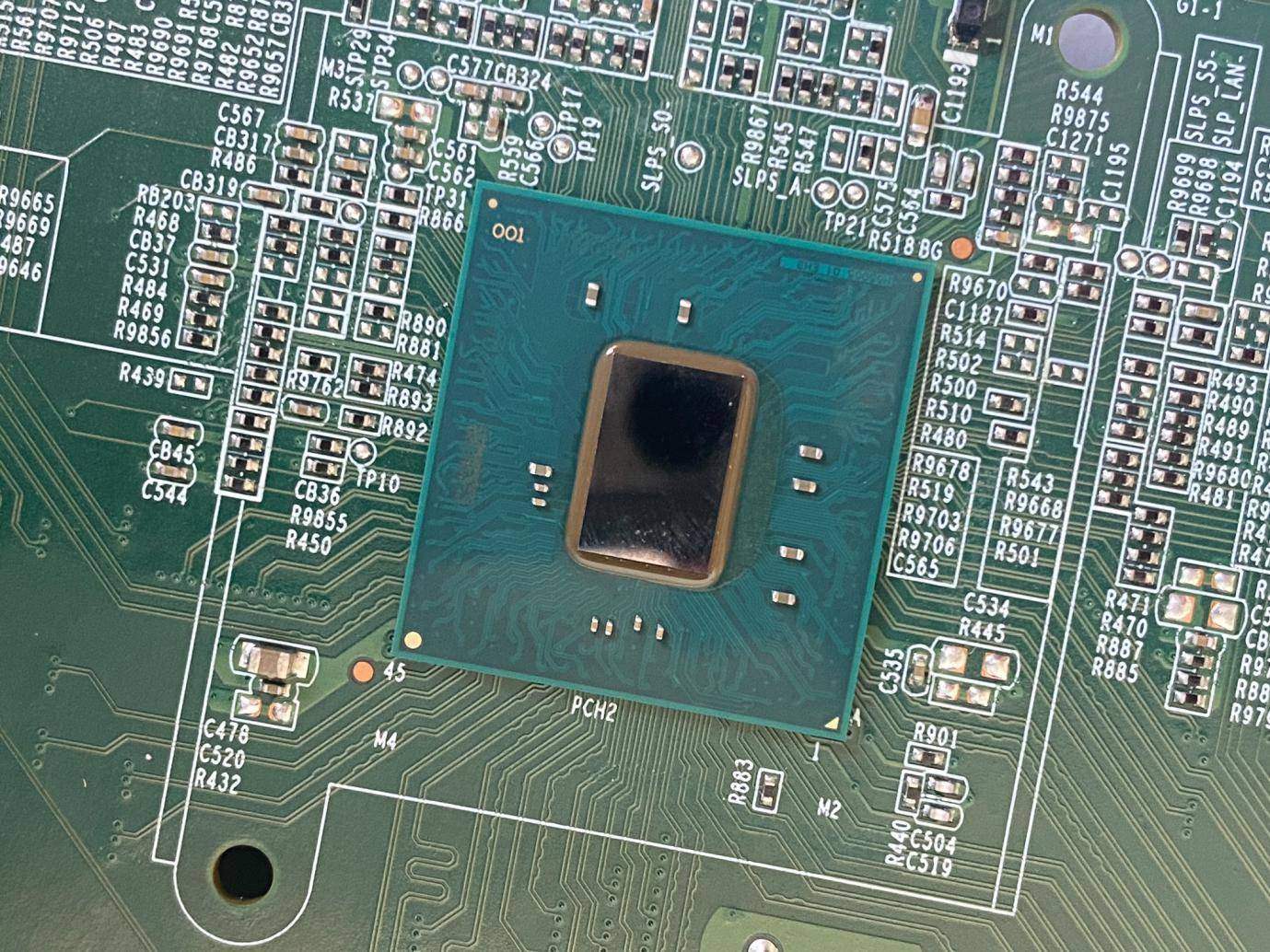 电脑系统是装在主板还是cpu上,电脑换了cpu和主板要重新装系统吗