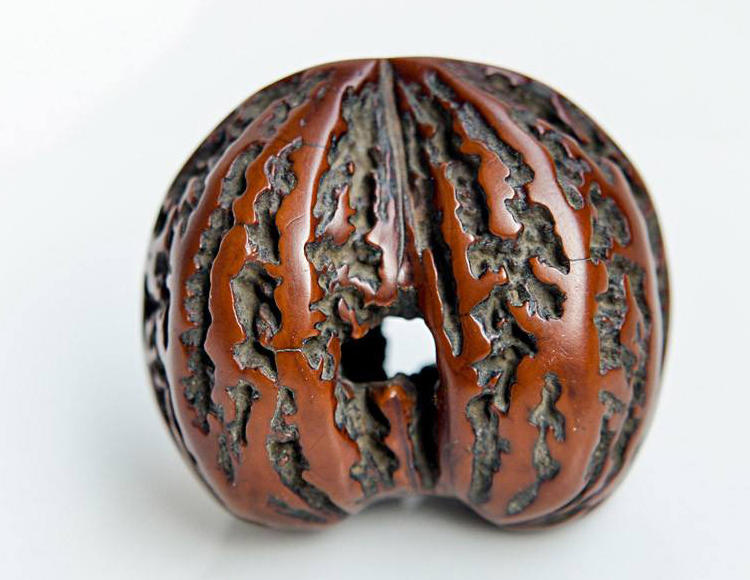 清理老核桃缝隙污垢,怎么清理老核桃缝隙青皮的污垢