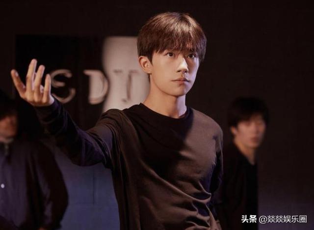 易烊千玺代言的阿玛尼口红色号105,易烊千玺阿玛尼美妆全球代言人