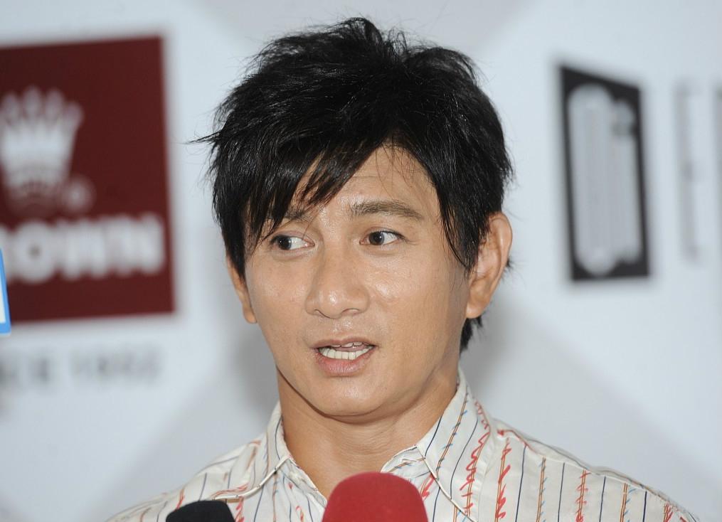 布兰妮前男友道歉,布兰妮被亲生父亲控制了吗