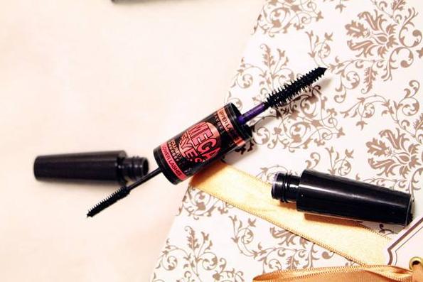 美宝莲粉饼和兰瑟粉饼哪个好,国货彩妆兰瑟粉饼测评结果