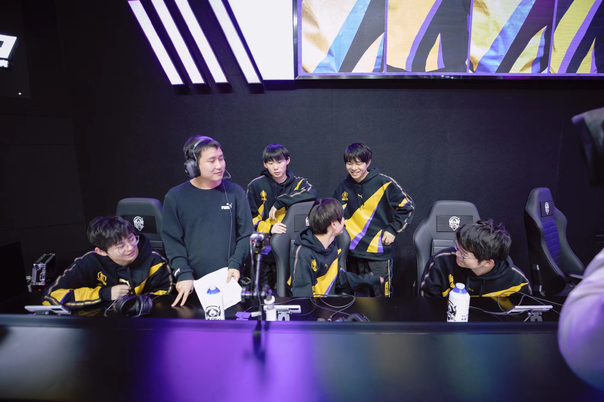 久哲回归带领hero夺冠,hero2022经历过几连败