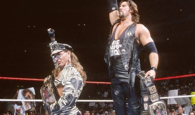 WWE暗关系真多，HHH劈腿公主，前女友给踹了