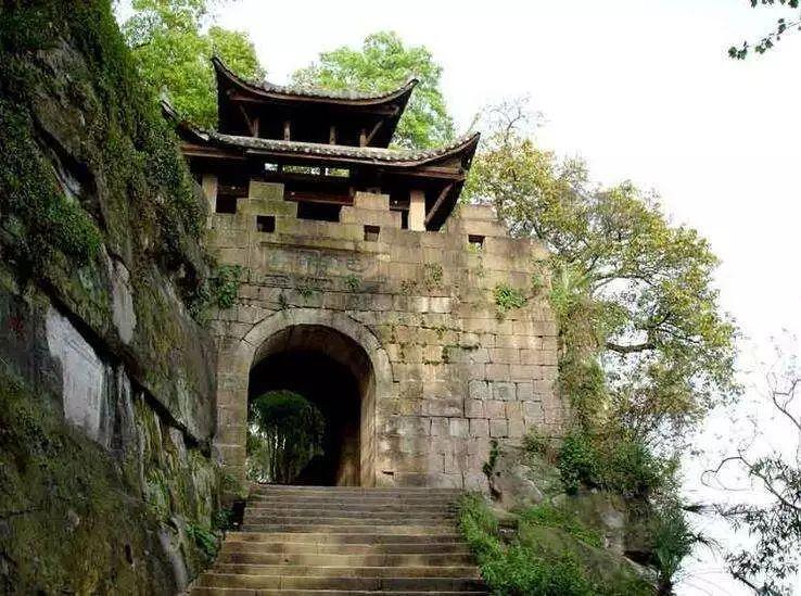 假期到处堵,周末双休哪里旅游堵