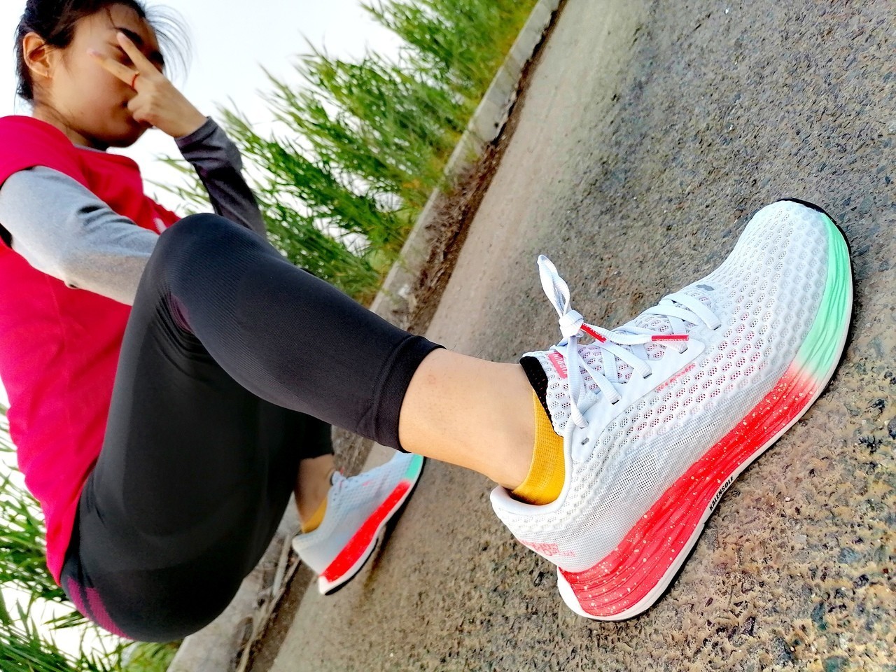 迪卡侬KDPLUS跑鞋:高颜值+高性价