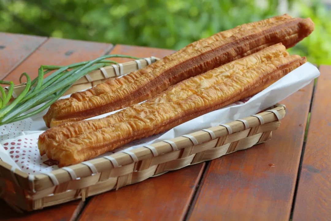 油条膨松剂炸出的油条吃着不香,不用油条膨松剂怎么炸油条