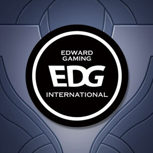 lol进去买的第一件装备会卡一下,lol新版战队图标