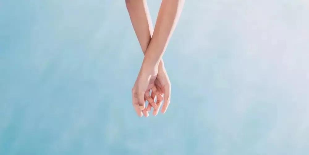 发现男朋友有个钻戒不是给我的,老公带回一个金钻戒