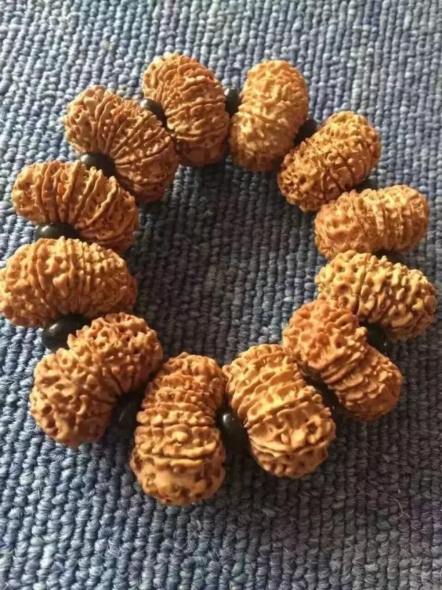 金刚菩提子纹路里面有小孔正常吗,金刚菩提啥样的纹路才是顶级的