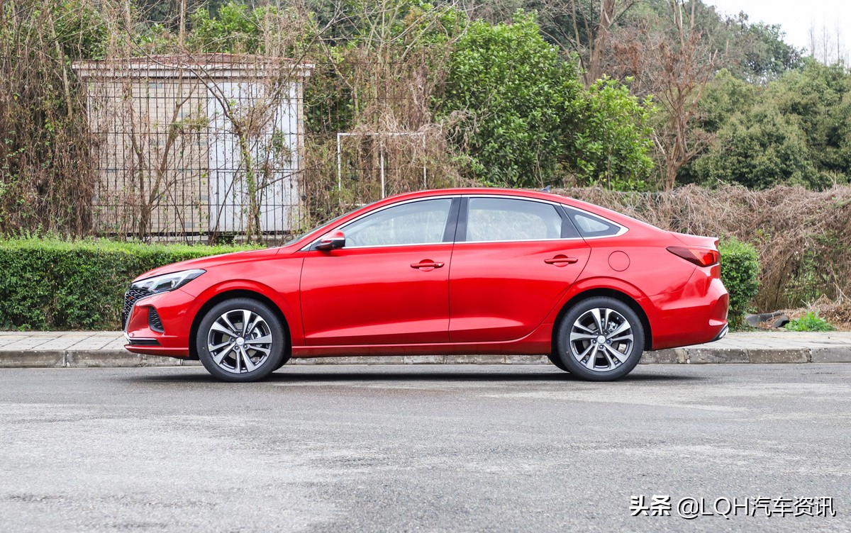 手握15万想买豪华suv,手握1000万买啥车