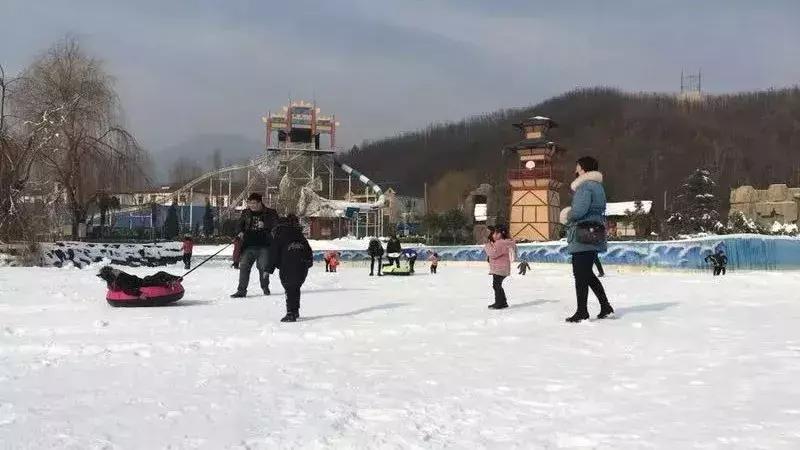 墨子古街观光小火车,中原雪乡晚上