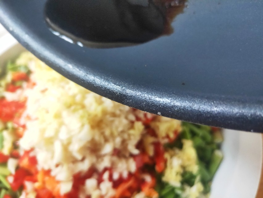 腌制蒜苔需要凉水慢泡吗,腌制又脆又好吃的蒜苔方法