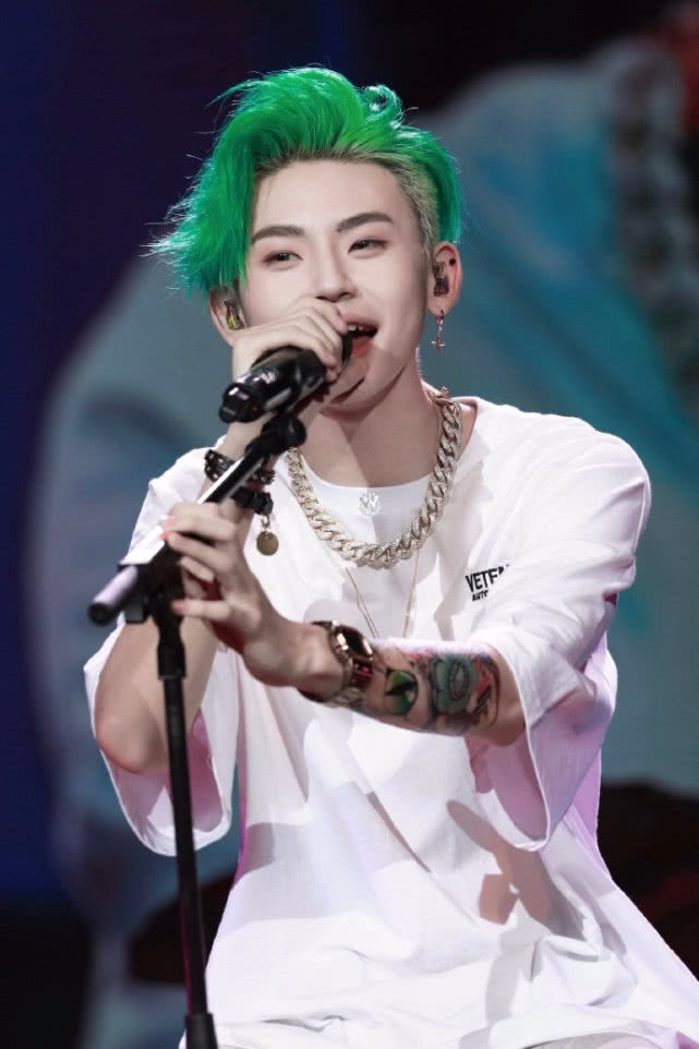 权志龙染发色,权志龙引领韩国染发潮流