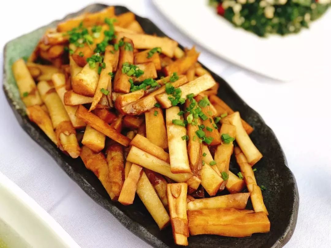 莫干山网红儿童旋转滑梯民宿,莫干山新晋森林亲子民宿无边泳池