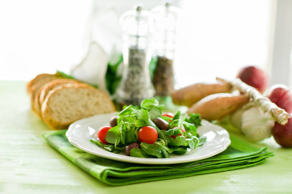 炖鸡和松茸,炖鸡跟蒸鸡吃的营养不一样