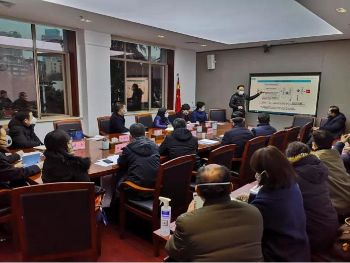 硬核小护姐表白汉警,援鄂医疗队小护姐表白汉警小哥