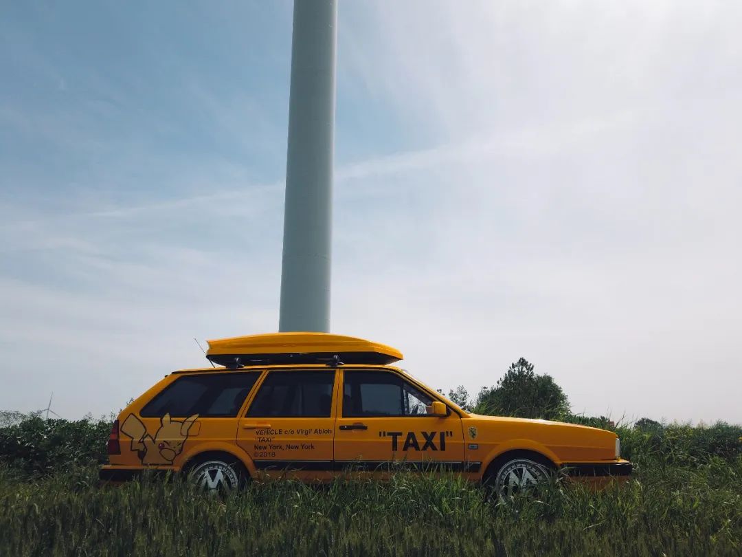 同时拥有好几辆摩托车,同时有多辆越野车